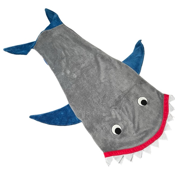 Blankie Tails kids Shark Blanket - Picture 4 of 12